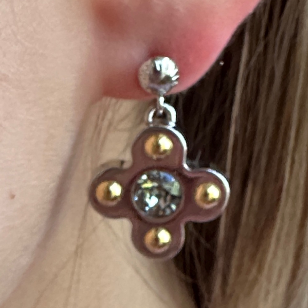 Louis Vuitton authentic 100% Gold Fleur Drop Earrings